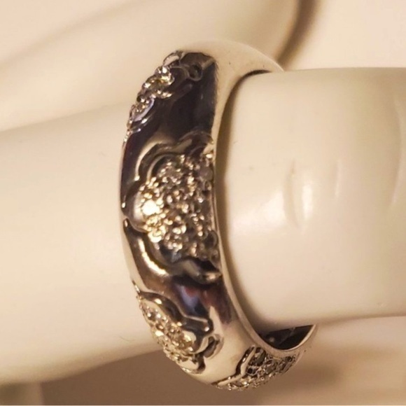 18K-750 solid white gold diamond ring/band super glamorous stylish “The Vogue “ - Picture 3 of 9